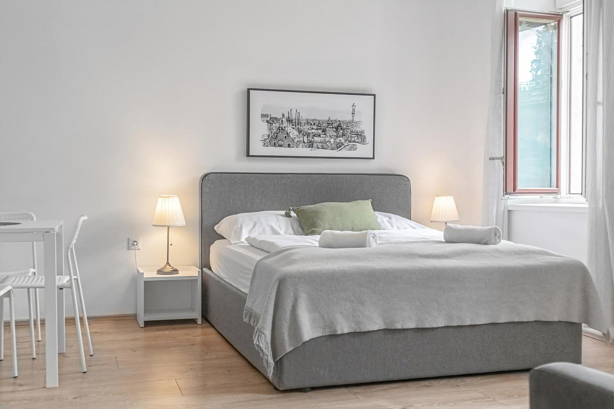 Apartamento Attractive 2 Bedroom Apt. Near Akh Ideal For *